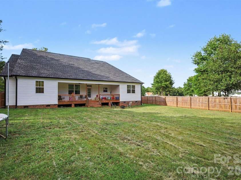 1424 Autumnwood Drive, Rock Hill, SC 29730.  MLS# CAR4406191, YatesRealty ID 40331. 