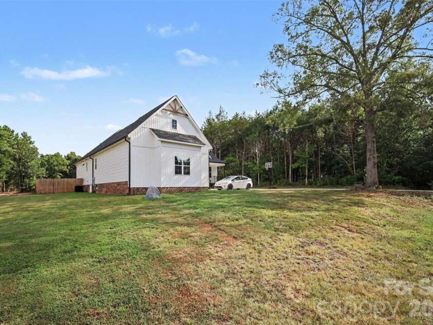 1424 Autumnwood Drive, Rock Hill, SC 29730.  MLS# CAR4406191, YatesRealty ID 40331. 