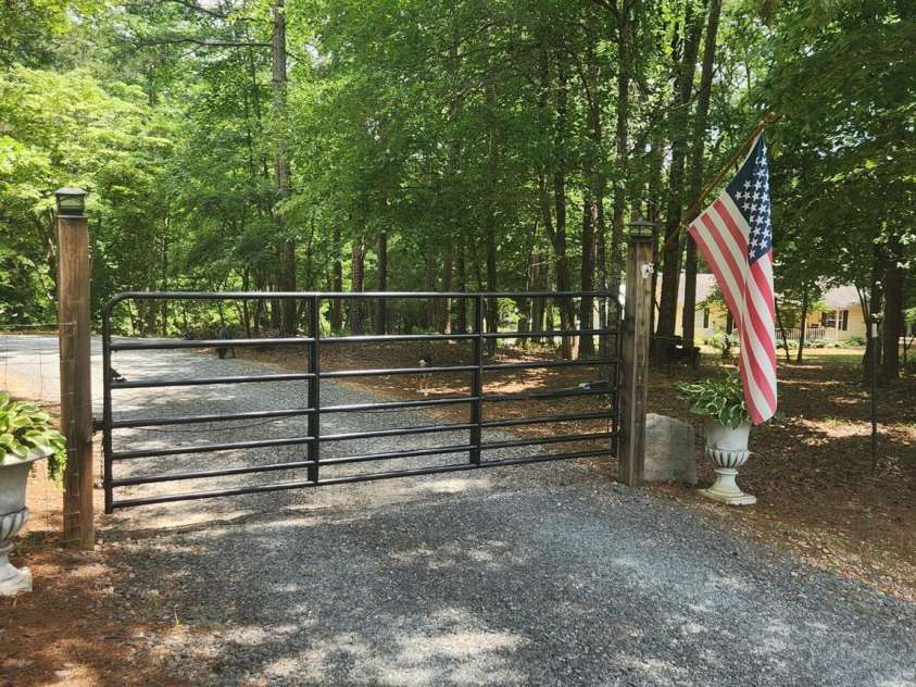 6334 Griffin Road, Lancaster, SC 29720.  MLS# CAR4403121, YatesRealty ID 40335. 