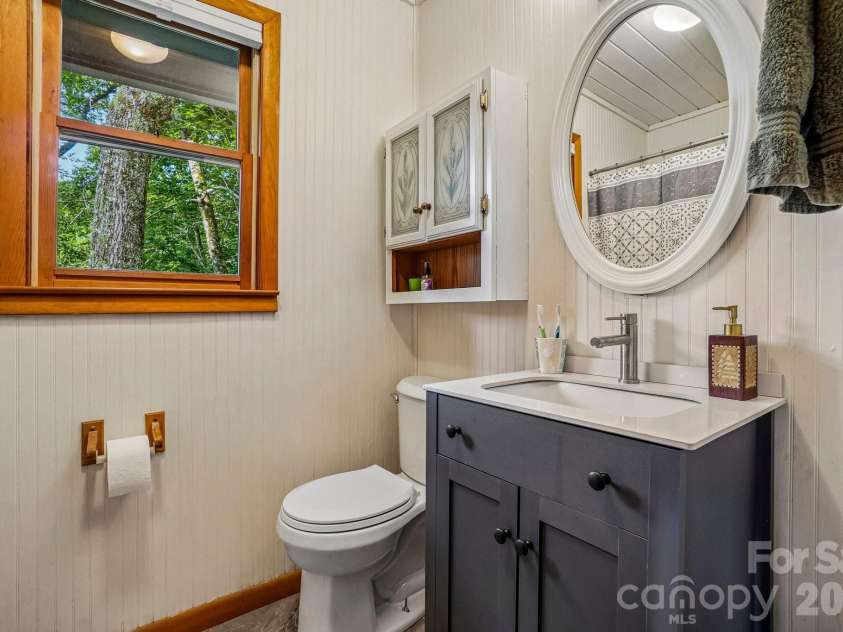 673 Chestnut Lane, Mars Hill, NC 28754.  MLS# CAR4409311, YatesRealty ID 40336. Bathroom on Main Level
