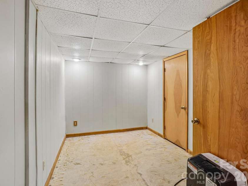 673 Chestnut Lane, Mars Hill, NC 28754.  MLS# CAR4409311, YatesRealty ID 40336. Bonus Room