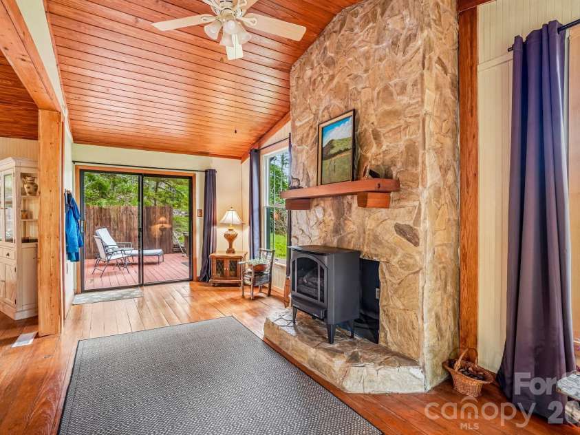 673 Chestnut Lane, Mars Hill, NC 28754.  MLS# CAR4409311, YatesRealty ID 40336. Buckstove Gas Insert