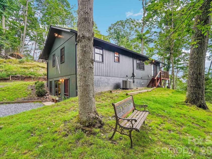 673 Chestnut Lane, Mars Hill, NC 28754.  MLS# CAR4409311, YatesRealty ID 40336. Charming Cabin