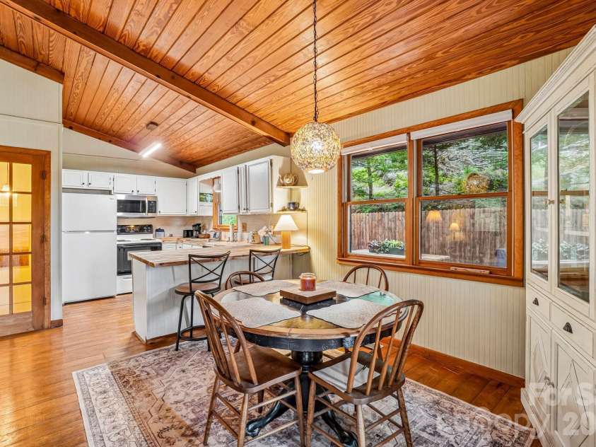 673 Chestnut Lane, Mars Hill, NC 28754.  MLS# CAR4409311, YatesRealty ID 40336. Dining Area