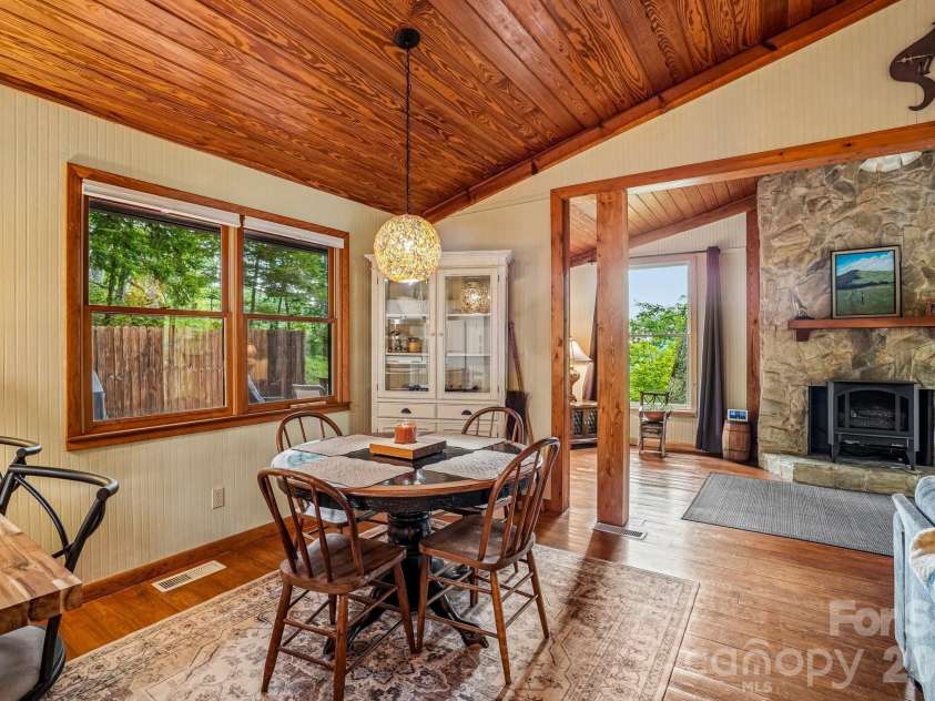 673 Chestnut Lane, Mars Hill, NC 28754.  MLS# CAR4409311, YatesRealty ID 40336. Dining Area