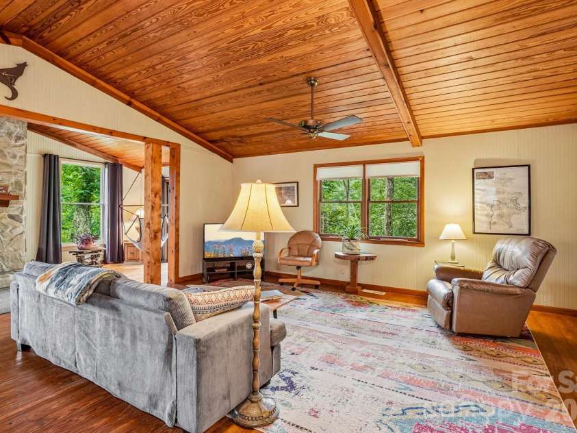 673 Chestnut Lane, Mars Hill, NC 28754.  MLS# CAR4409311, YatesRealty ID 40336. Mountain Inspired Great Room