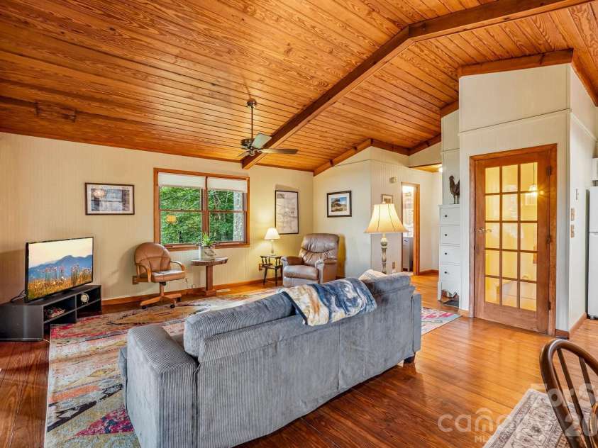 673 Chestnut Lane, Mars Hill, NC 28754.  MLS# CAR4409311, YatesRealty ID 40336. Mountain Inspired Great Room