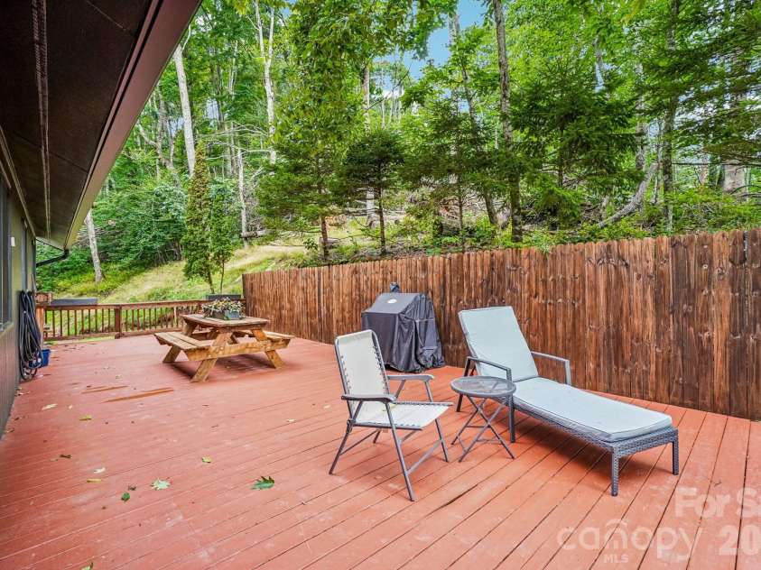 673 Chestnut Lane, Mars Hill, NC 28754.  MLS# CAR4409311, YatesRealty ID 40336. Open and Large for entertaining