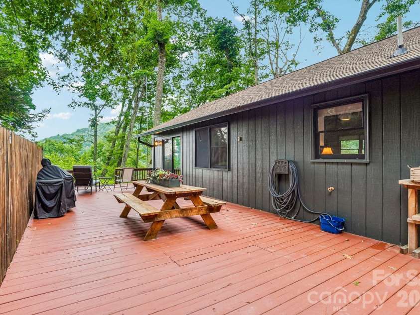 673 Chestnut Lane, Mars Hill, NC 28754.  MLS# CAR4409311, YatesRealty ID 40336. Open and Large for entertaining