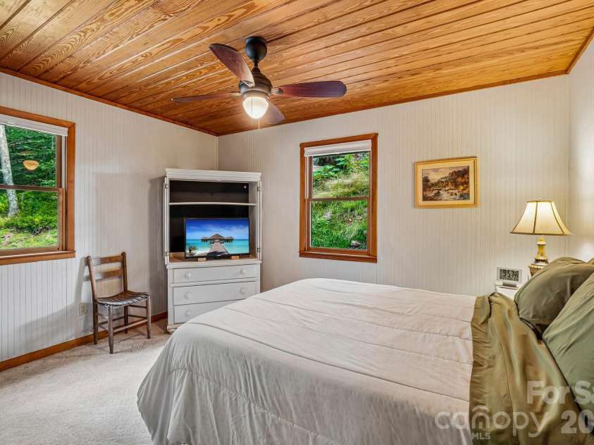 673 Chestnut Lane, Mars Hill, NC 28754.  MLS# CAR4409311, YatesRealty ID 40336. Primary Main Level