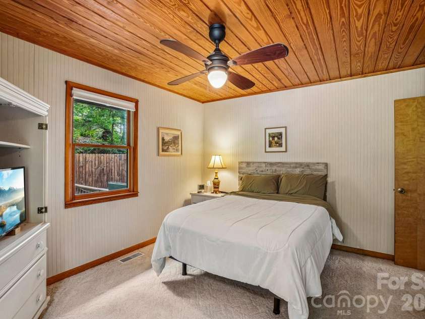 673 Chestnut Lane, Mars Hill, NC 28754.  MLS# CAR4409311, YatesRealty ID 40336. Primary on Main Level