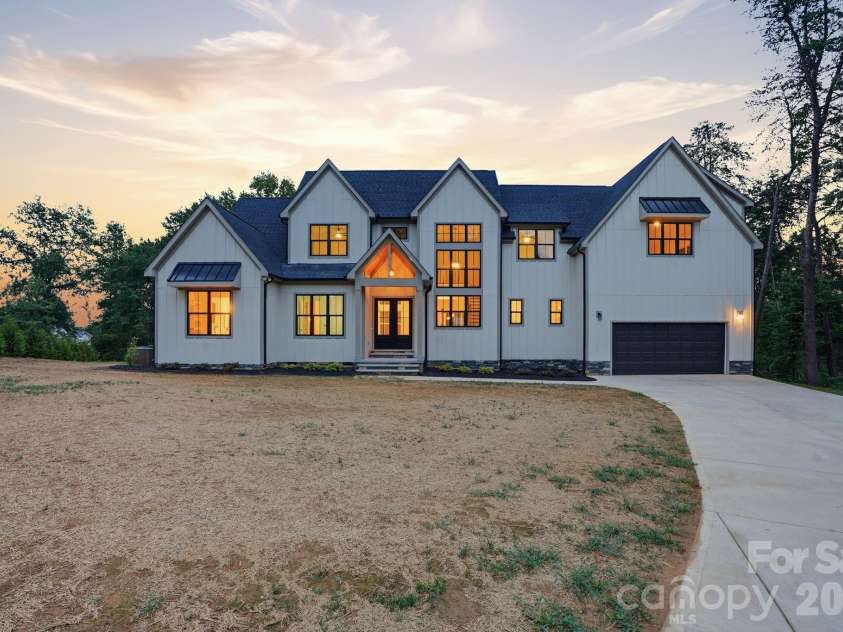 301 Spanish Oak Lane, Gastonia, NC 28056.  MLS# CAR4405653, YatesRealty ID 40338. 