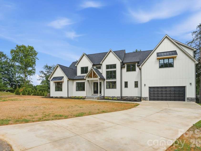 301 Spanish Oak Lane, Gastonia, NC 28056.  MLS# CAR4405653, YatesRealty ID 40338. 