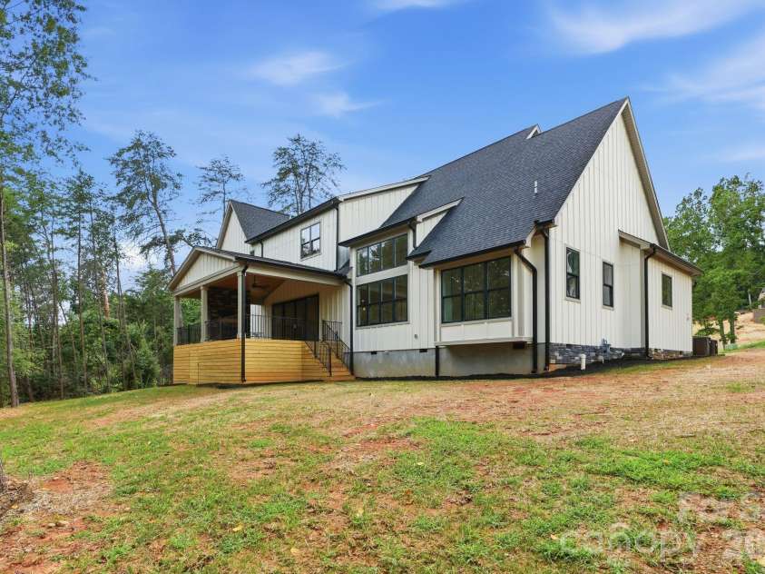 301 Spanish Oak Lane, Gastonia, NC 28056.  MLS# CAR4405653, YatesRealty ID 40338. 