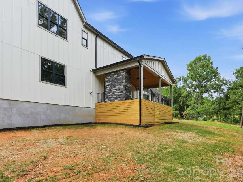 301 Spanish Oak Lane, Gastonia, NC 28056.  MLS# CAR4405653, YatesRealty ID 40338. 