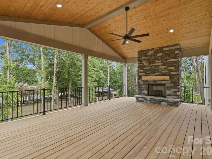 301 Spanish Oak Lane, Gastonia, NC 28056.  MLS# CAR4405653, YatesRealty ID 40338. 