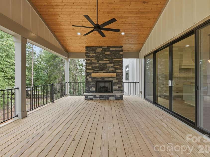 301 Spanish Oak Lane, Gastonia, NC 28056.  MLS# CAR4405653, YatesRealty ID 40338. 