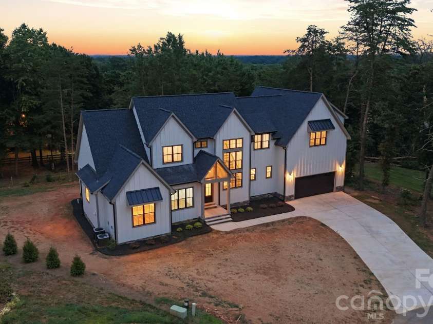 301 Spanish Oak Lane, Gastonia, NC 28056.  MLS# CAR4405653, YatesRealty ID 40338. 