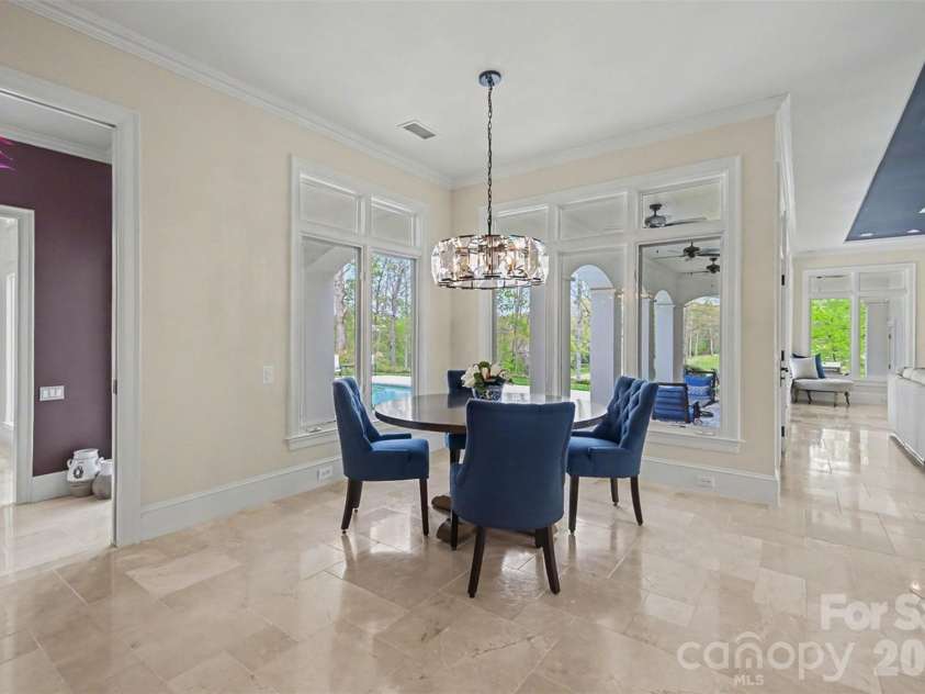 7225 Governors Row, Charlotte, NC 28277.  MLS# CAR4364336, YatesRealty ID 40339. Breakfast Area
