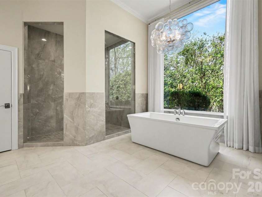 7225 Governors Row, Charlotte, NC 28277.  MLS# CAR4364336, YatesRealty ID 40339. Primary Bath with soaking tub