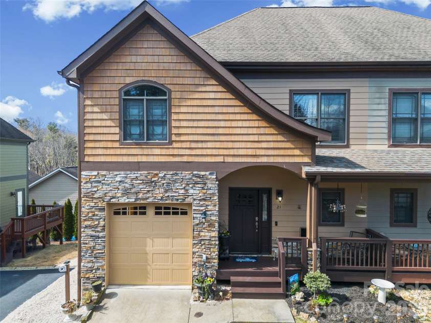 21 Jeff Drive, Asheville, NC 28806.  MLS# CAR4349335, YatesRealty ID 4034. 
