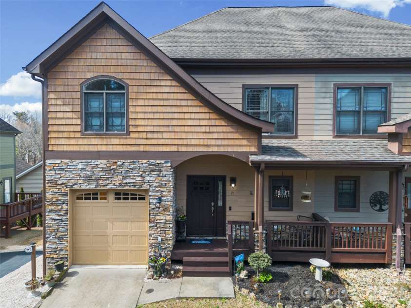 21 Jeff Drive, Asheville, NC 28806.  MLS# CAR4349335, YatesRealty ID 4034. 
