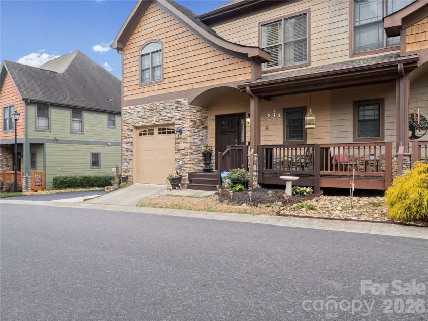 21 Jeff Drive, Asheville, NC 28806.  MLS# CAR4349335, YatesRealty ID 4034. 