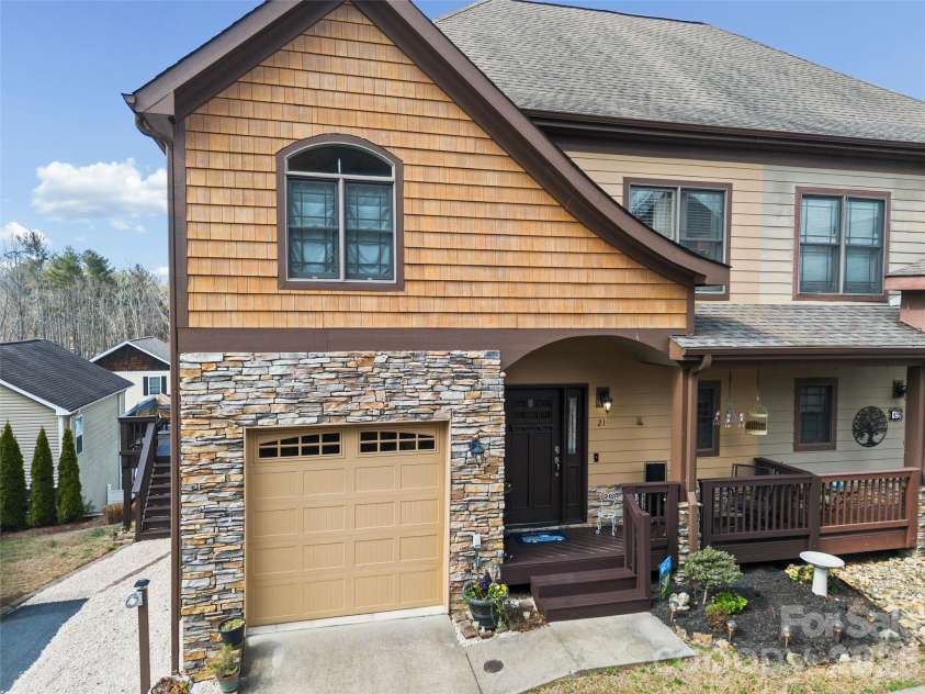 21 Jeff Drive, Asheville, NC 28806.  MLS# CAR4349335, YatesRealty ID 4034. 