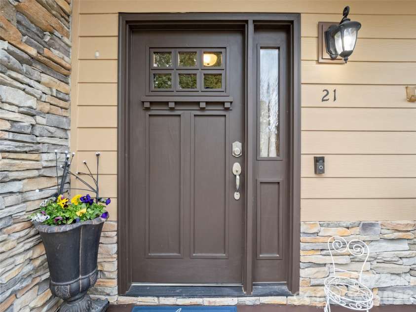 21 Jeff Drive, Asheville, NC 28806.  MLS# CAR4349335, YatesRealty ID 4034. 