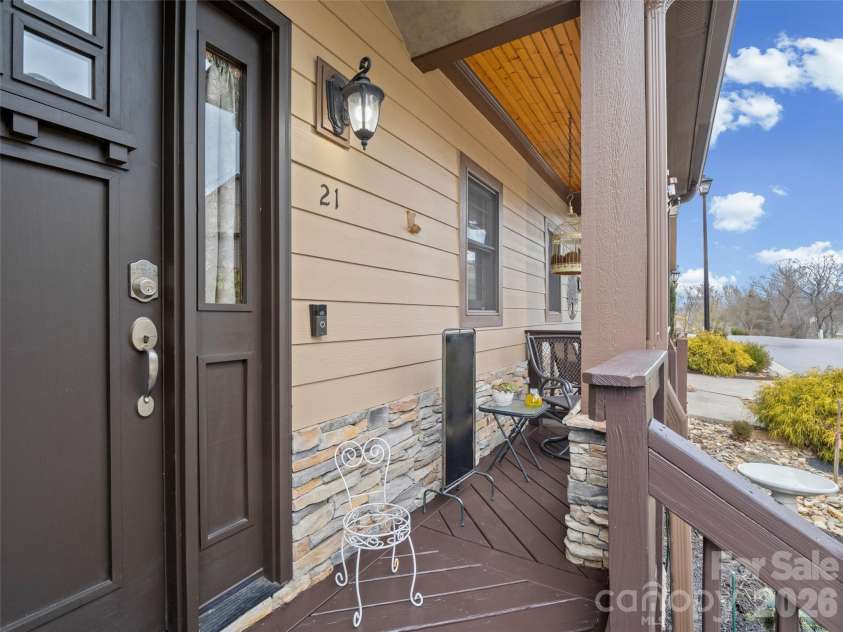 21 Jeff Drive, Asheville, NC 28806.  MLS# CAR4349335, YatesRealty ID 4034. 