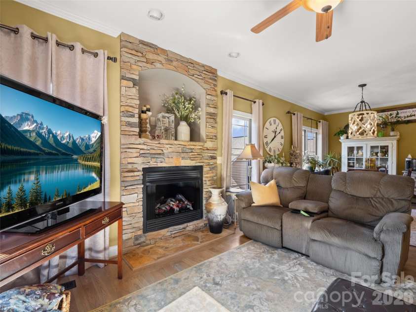 21 Jeff Drive, Asheville, NC 28806.  MLS# CAR4349335, YatesRealty ID 4034. 
