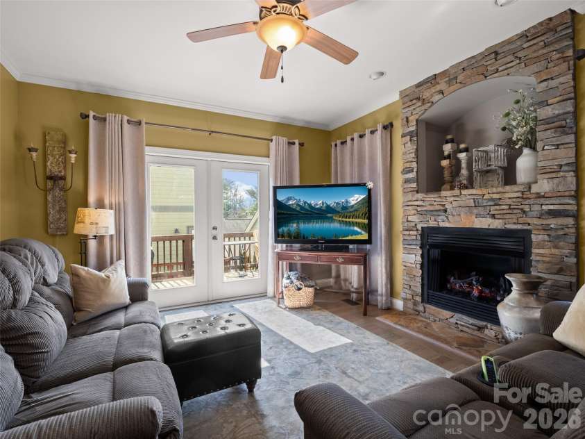 21 Jeff Drive, Asheville, NC 28806.  MLS# CAR4349335, YatesRealty ID 4034. 