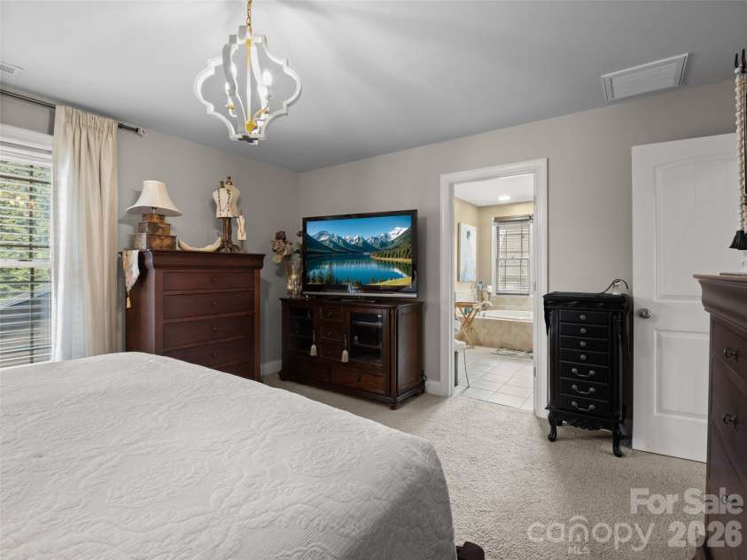 21 Jeff Drive, Asheville, NC 28806.  MLS# CAR4349335, YatesRealty ID 4034. 
