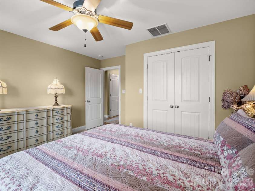 21 Jeff Drive, Asheville, NC 28806.  MLS# CAR4349335, YatesRealty ID 4034. 