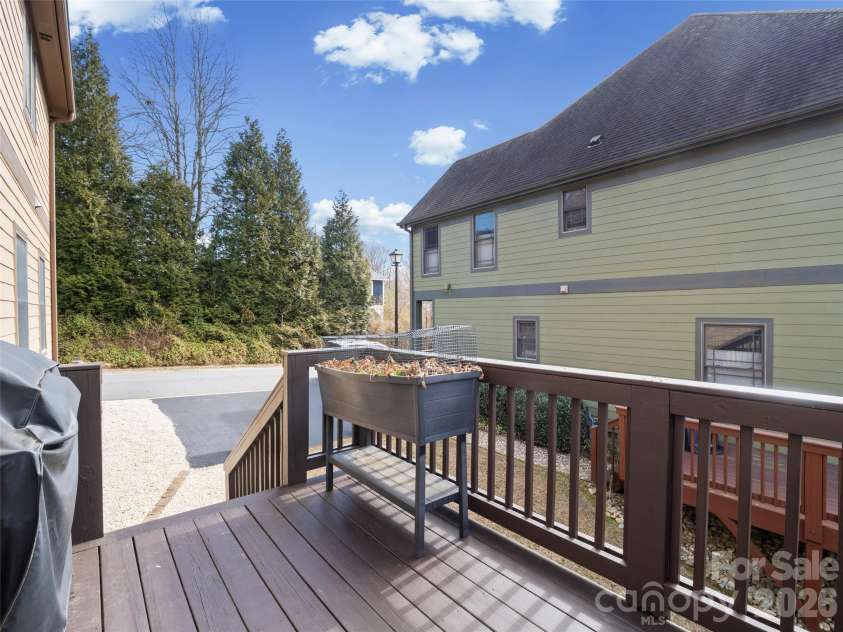 21 Jeff Drive, Asheville, NC 28806.  MLS# CAR4349335, YatesRealty ID 4034. 