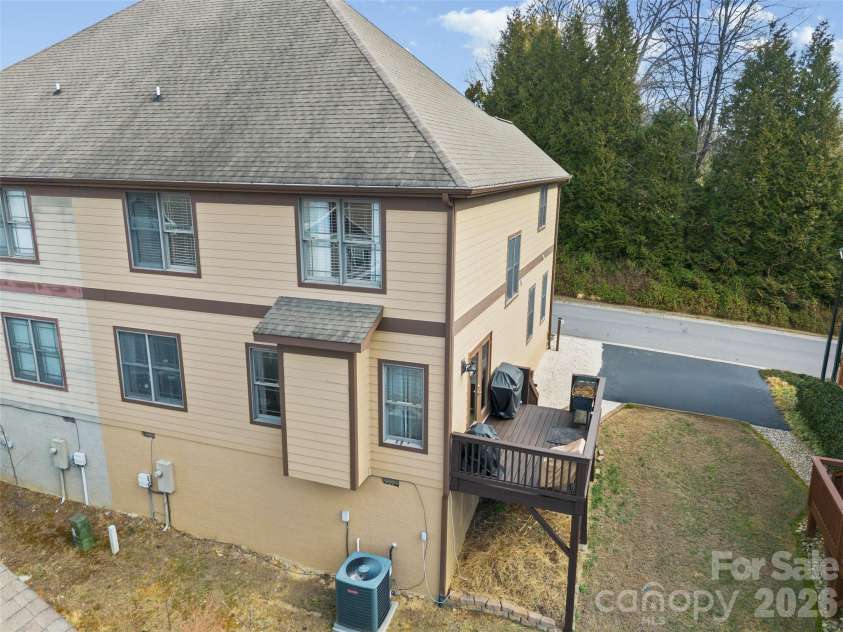 21 Jeff Drive, Asheville, NC 28806.  MLS# CAR4349335, YatesRealty ID 4034. 