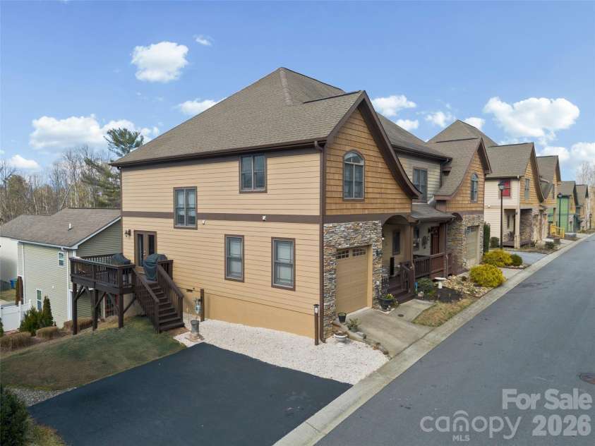 21 Jeff Drive, Asheville, NC 28806.  MLS# CAR4349335, YatesRealty ID 4034. 