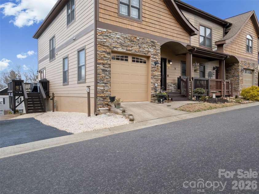 21 Jeff Drive, Asheville, NC 28806.  MLS# CAR4349335, YatesRealty ID 4034. 