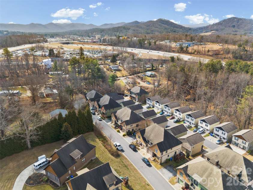 21 Jeff Drive, Asheville, NC 28806.  MLS# CAR4349335, YatesRealty ID 4034. 
