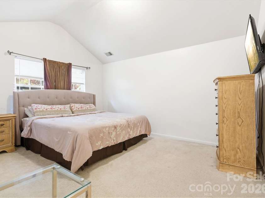 7715 Abigail Glen Drive, Charlotte, NC 28212.  MLS# CAR4324481, YatesRealty ID 4034. Primary Bedroom