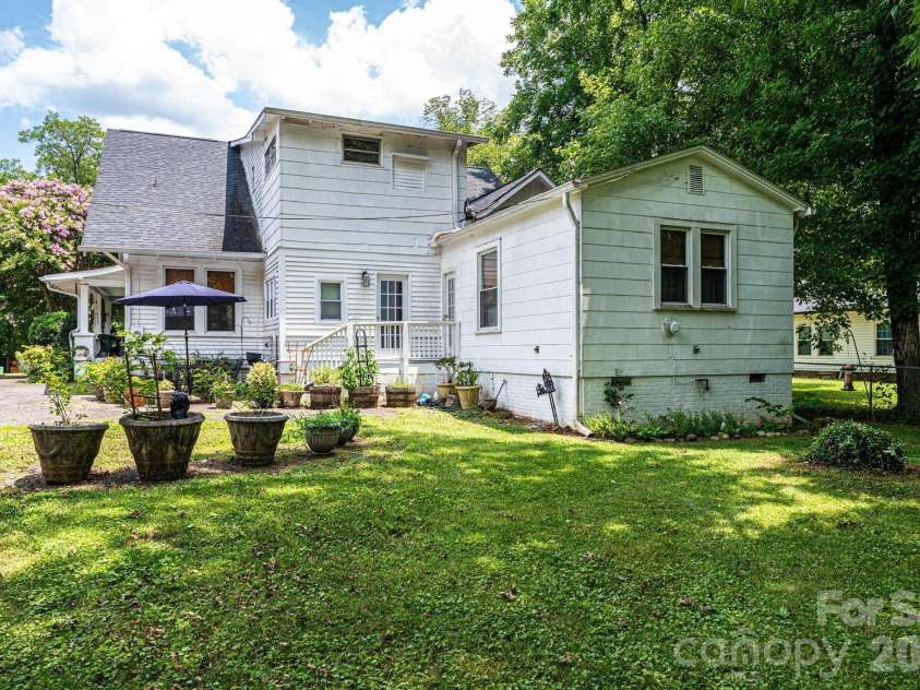 720 Main Avenue, Newton, NC 28658.  MLS# CAR4400536, YatesRealty ID 40342. 