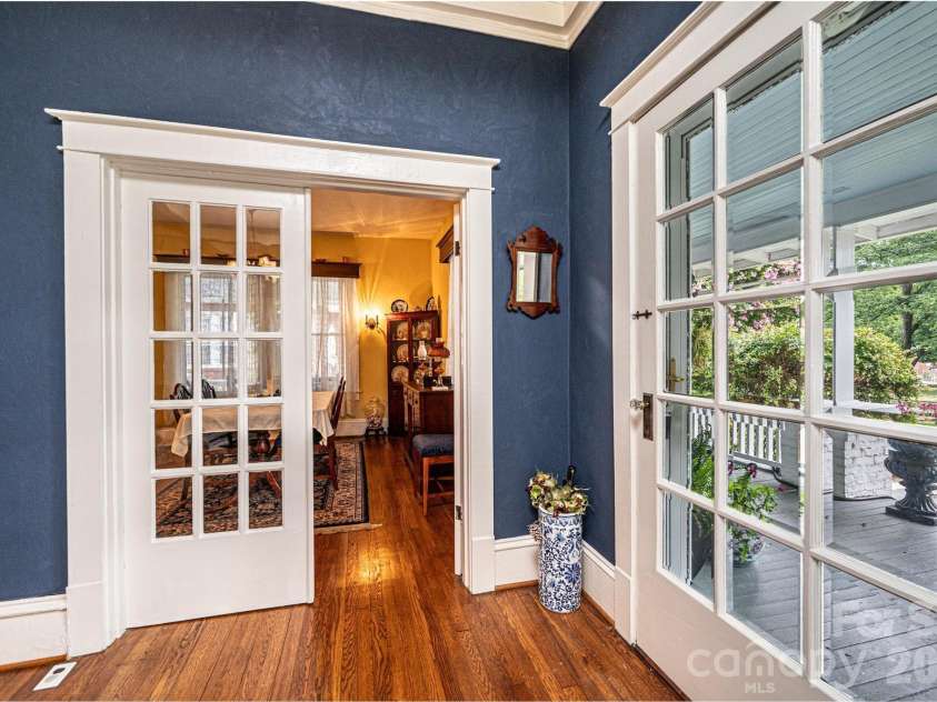 720 Main Avenue, Newton, NC 28658.  MLS# CAR4400536, YatesRealty ID 40342. Entrance