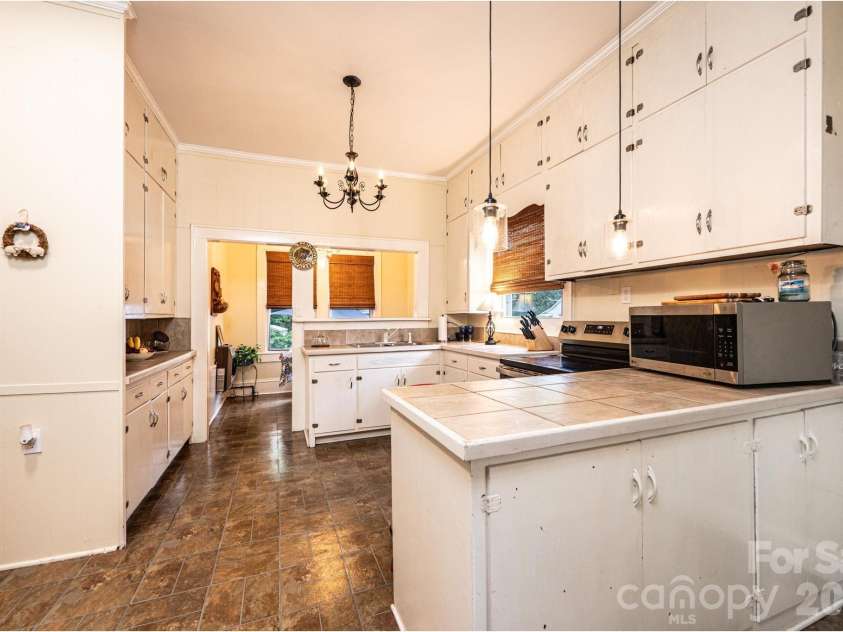 720 Main Avenue, Newton, NC 28658.  MLS# CAR4400536, YatesRealty ID 40342. Tons of Storage