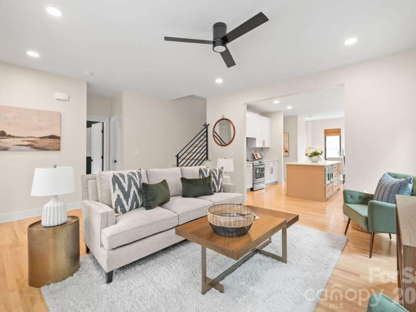 1933 St Paul Street, Charlotte, NC 28216.  MLS# CAR4349995, YatesRealty ID 4035. 