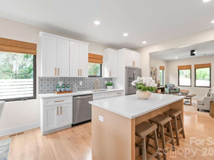 1933 St Paul Street, Charlotte, NC 28216.  MLS# CAR4349995, YatesRealty ID 4035. 