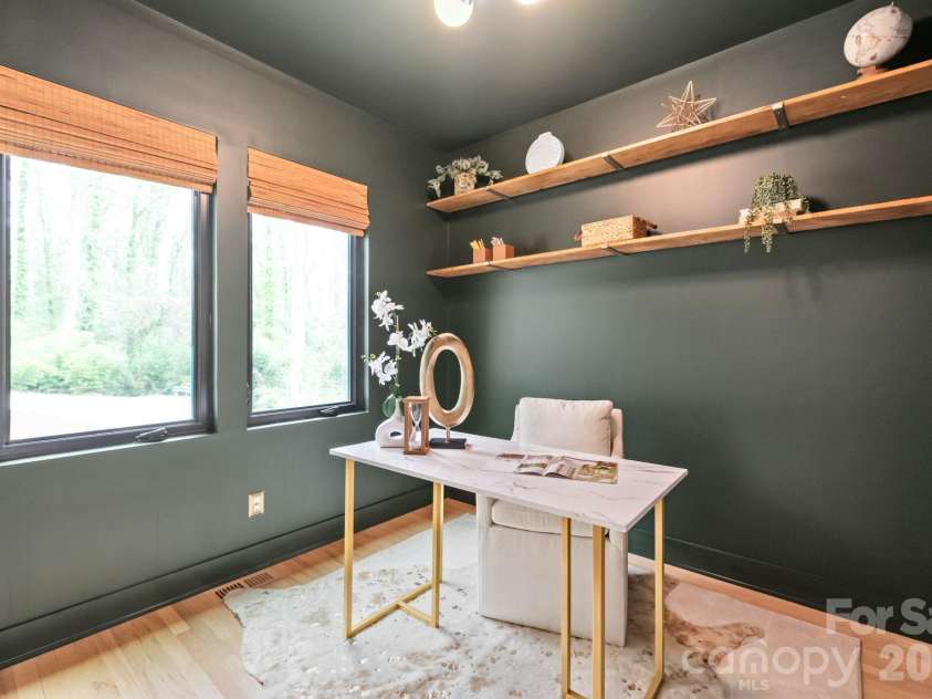 1933 St Paul Street, Charlotte, NC 28216.  MLS# CAR4349995, YatesRealty ID 4035. 