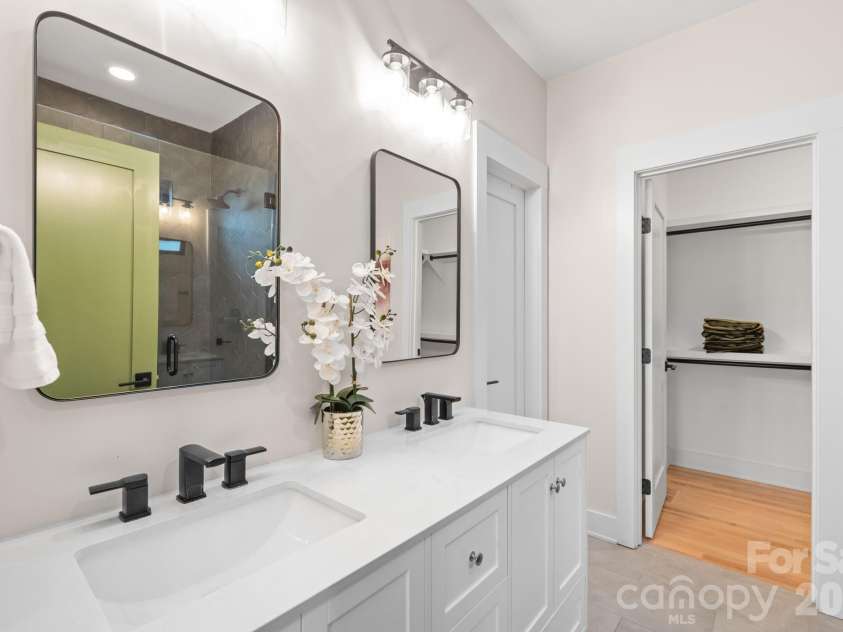 1933 St Paul Street, Charlotte, NC 28216.  MLS# CAR4349995, YatesRealty ID 4035. 