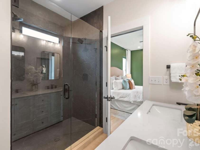 1933 St Paul Street, Charlotte, NC 28216.  MLS# CAR4349995, YatesRealty ID 4035. 