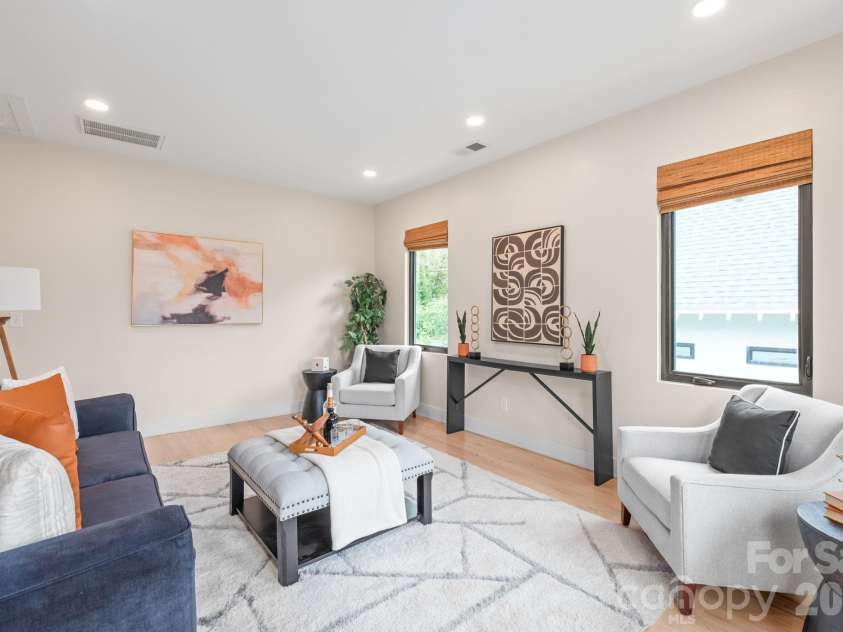 1933 St Paul Street, Charlotte, NC 28216.  MLS# CAR4349995, YatesRealty ID 4035. 