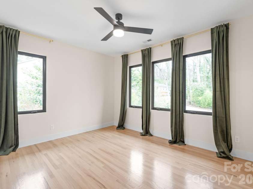 1933 St Paul Street, Charlotte, NC 28216.  MLS# CAR4349995, YatesRealty ID 4035. 